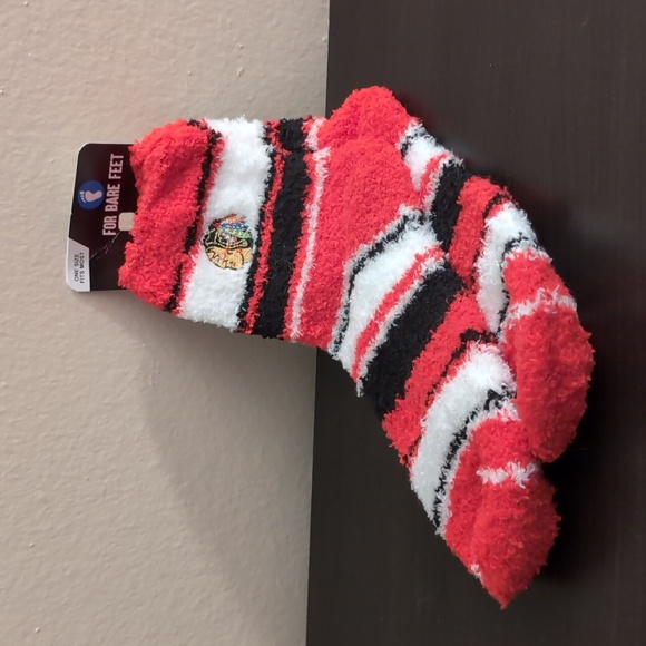 NWT Chicago Blackhawks fuzzy socks - Picture 1 of 3